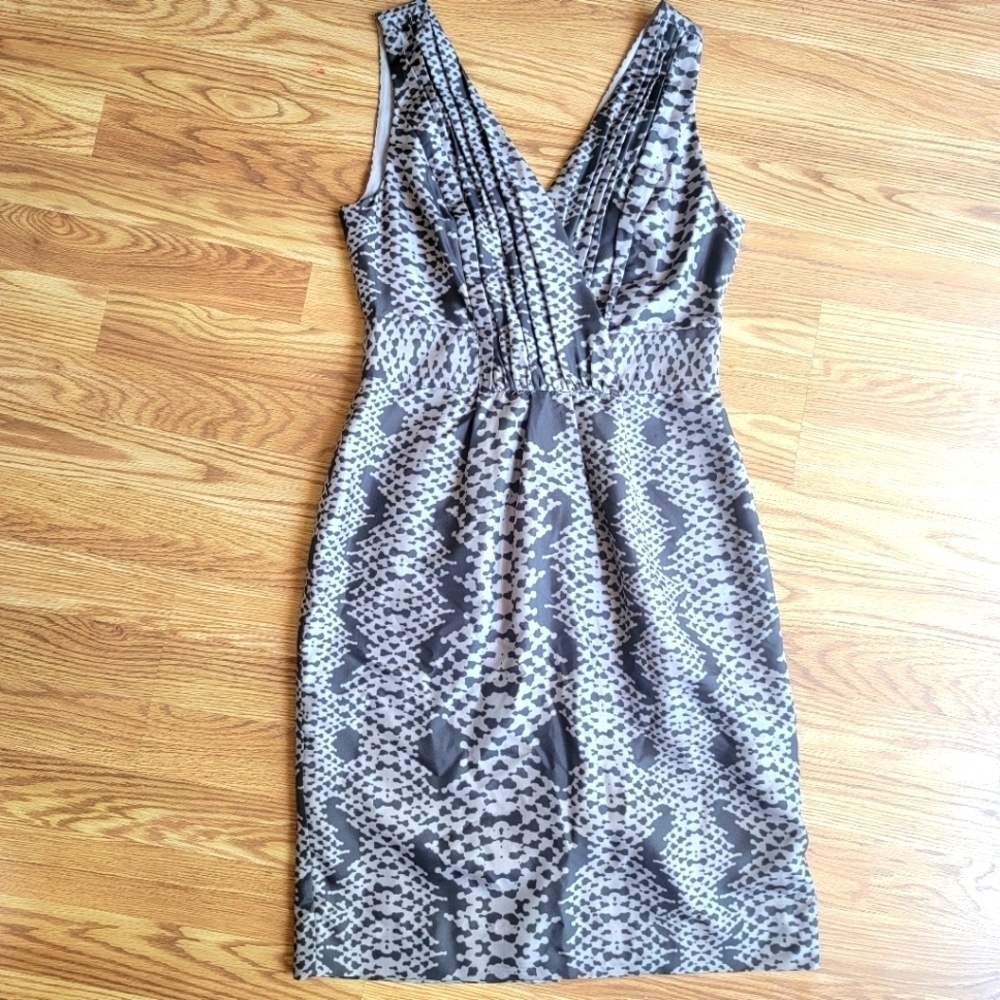 Banana Republic Gray and Black Printed Sleeveless V-Neck Dress